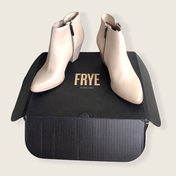 Frye Jennifer Ivory Chic Belted Shootie/Ankle Boot - Picture 15 of 16